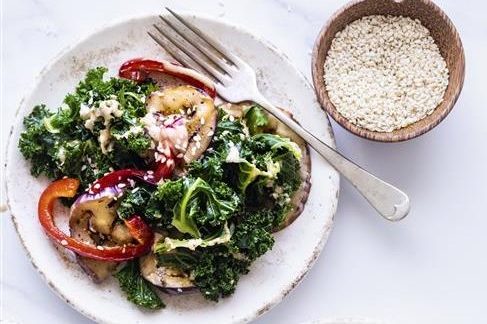 keto-salad-with-roasted-eggplant-kale